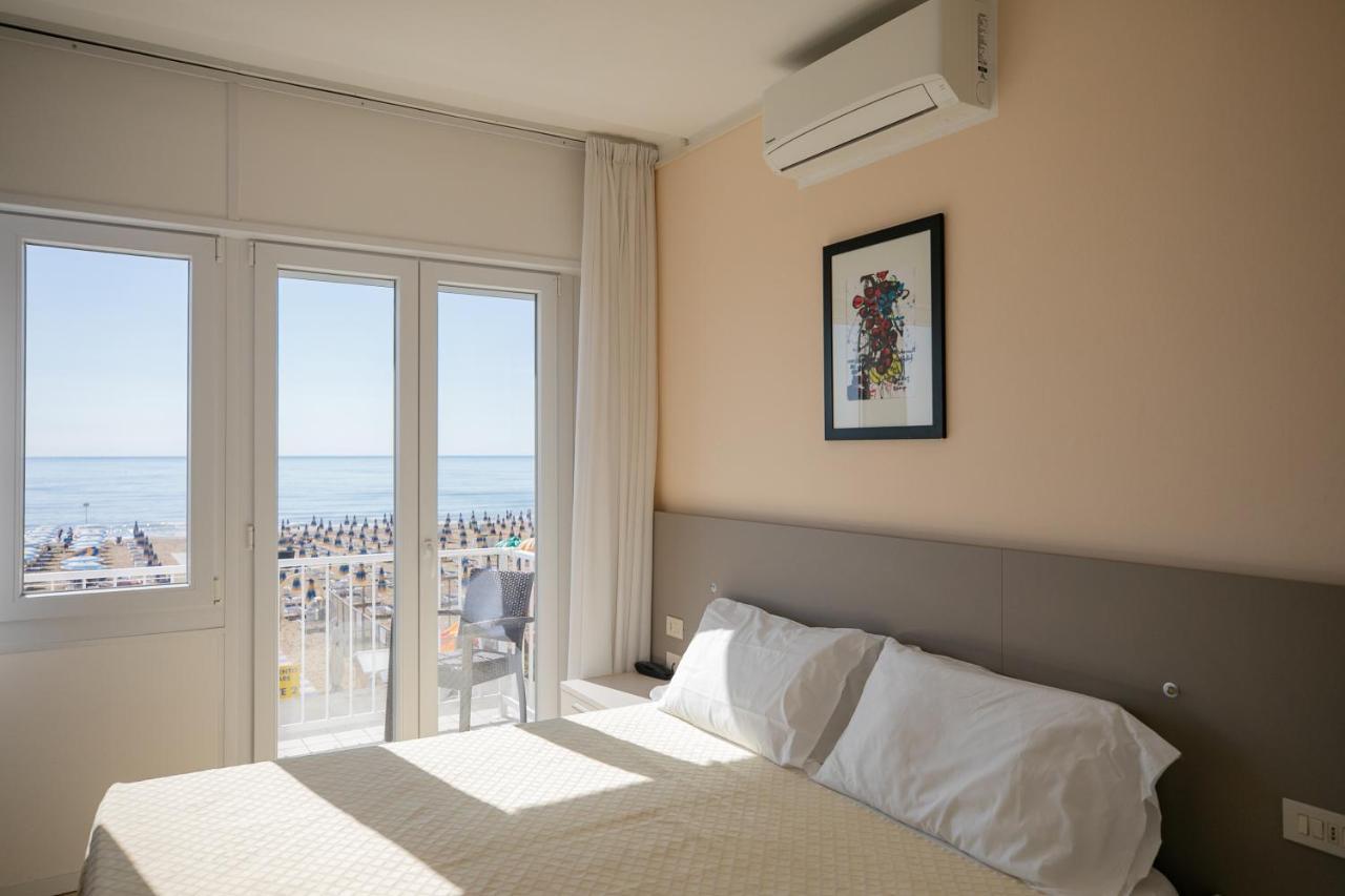 Hotel Boston 3 Stelle Superior Frontemare Lido di Jesolo Exterior foto