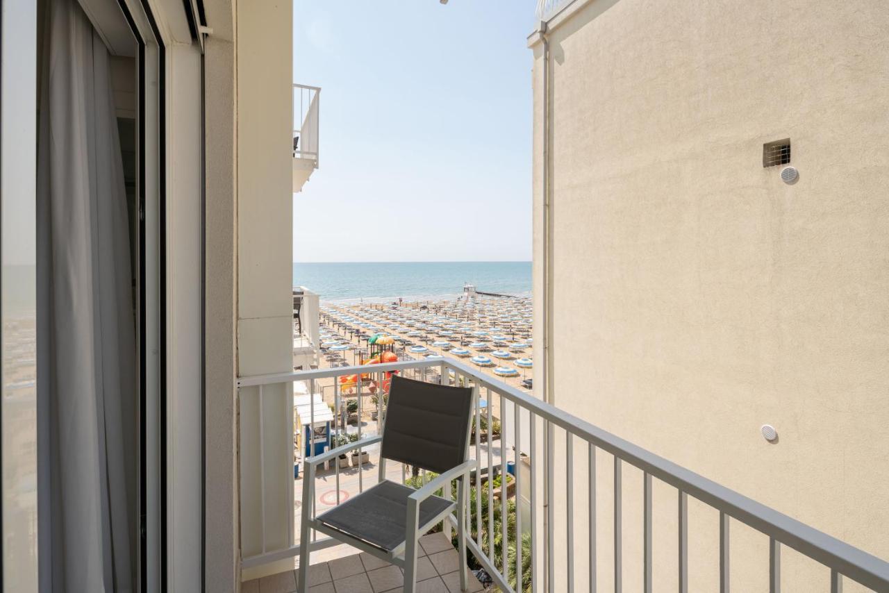 Hotel Boston 3 Stelle Superior Frontemare Lido di Jesolo Exterior foto