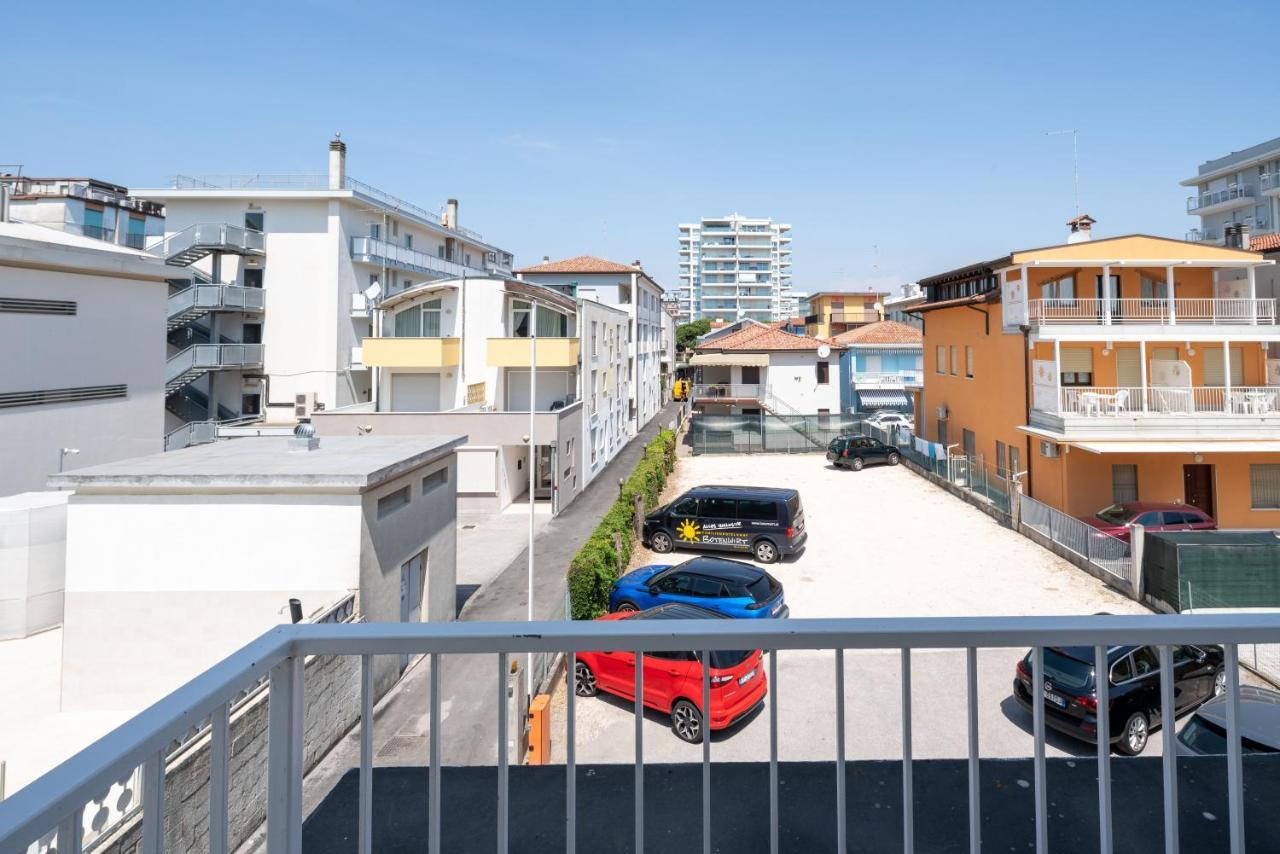 Hotel Boston 3 Stelle Superior Frontemare Lido di Jesolo Exterior foto