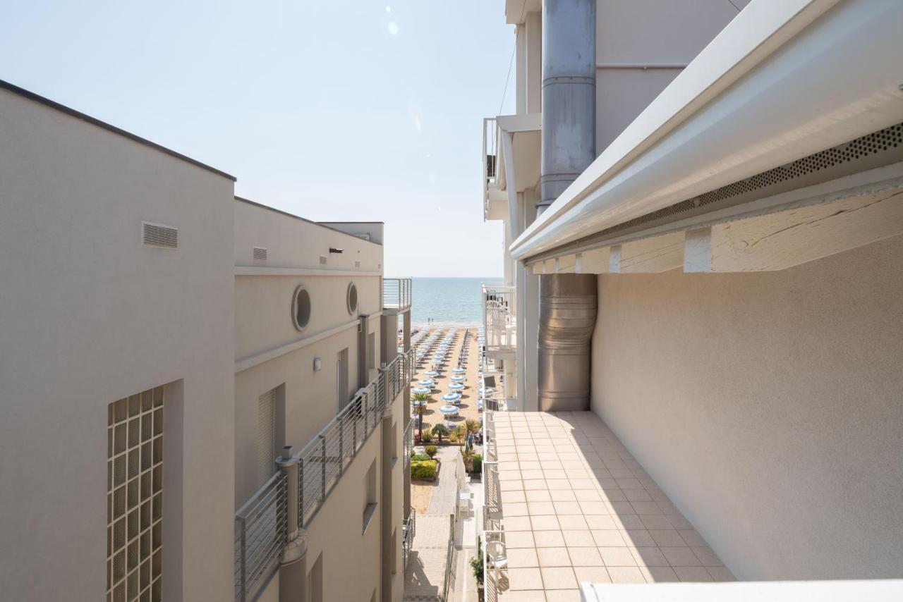 Hotel Boston 3 Stelle Superior Frontemare Lido di Jesolo Exterior foto